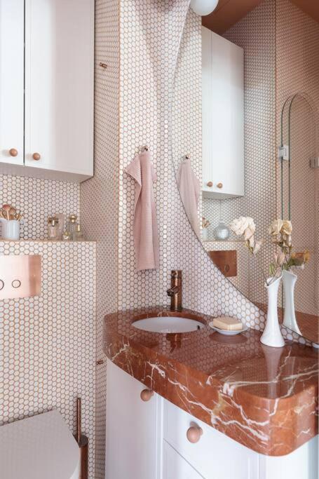 Luxury Pink Suite, Autohalli *